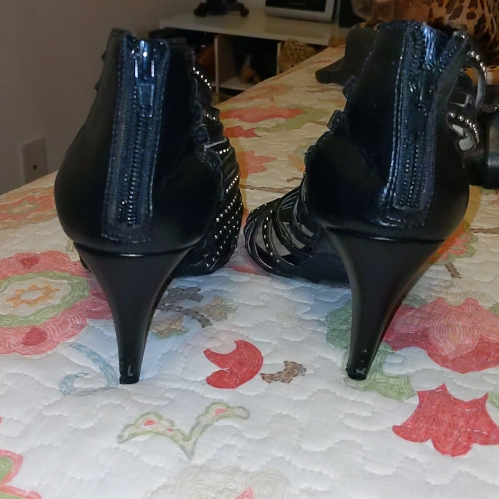 Shoes - Picture 2 of 4
